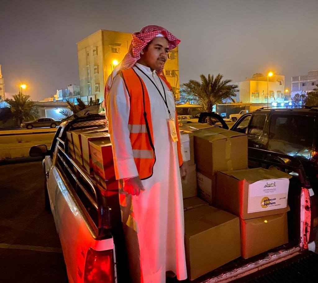 200 أسرة في أم الساهك تم إمدادها بالسلال بالتعاون مع فرع جمعية البر